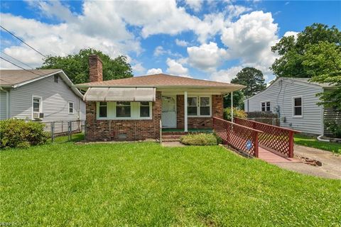 Single Family Residence in Chesapeake VA 1218 Hazel Avenue.jpg