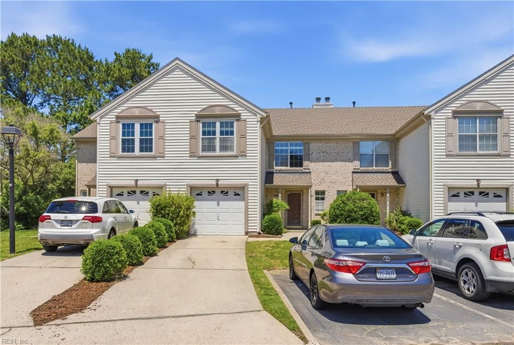 Photo of 5016 Heathglen Circle, Virginia Beach, VA 23456 (MLS # 10636203)