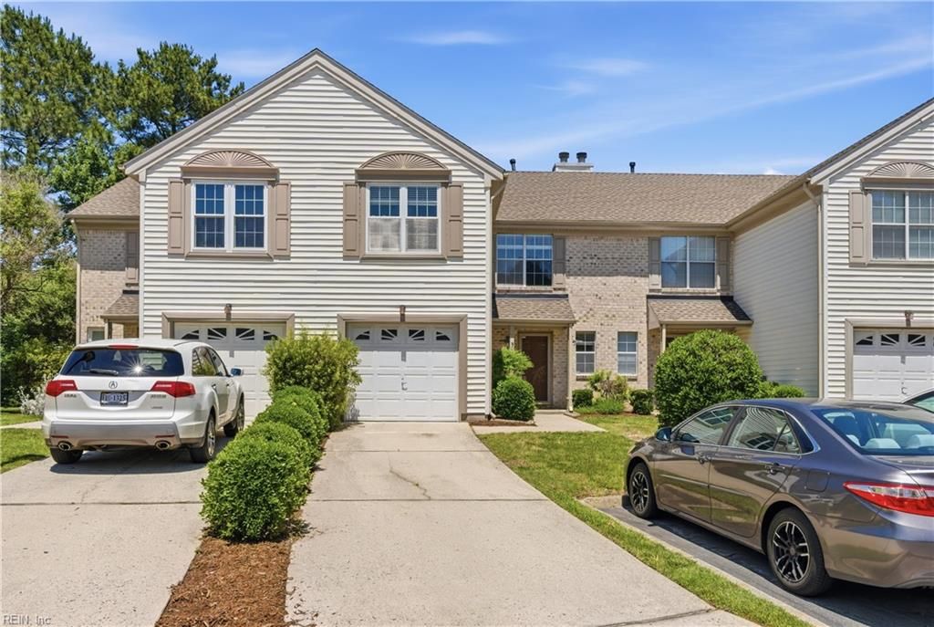 Photo of 5016 Heathglen Circle, Virginia Beach, VA 23456 (MLS # 10636203)
