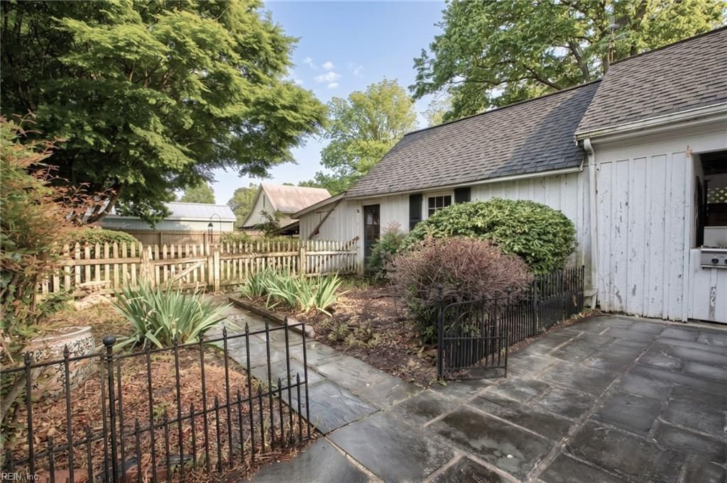 Photo of 210 Watling Street, Urbanna, VA 23175 (MLS # 10635526)