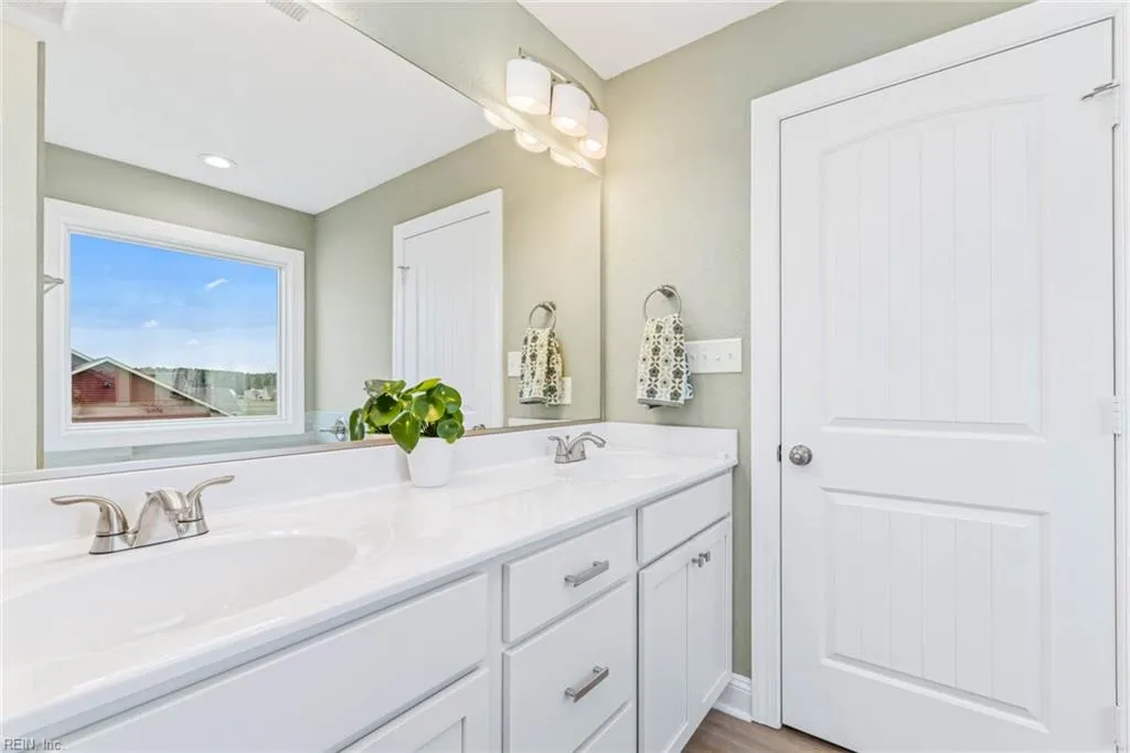 Suffolk, Virginia 23434, United States, 4 Bedrooms Bedrooms, ,3 BathroomsBathrooms,Residential,Active,92155