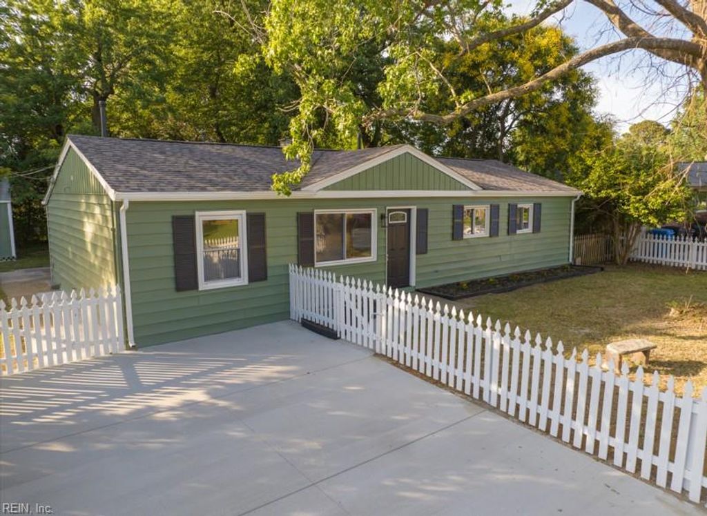 Photo of 4720 Whistler Lane, Virginia Beach, VA 23455 (MLS # 10638249)