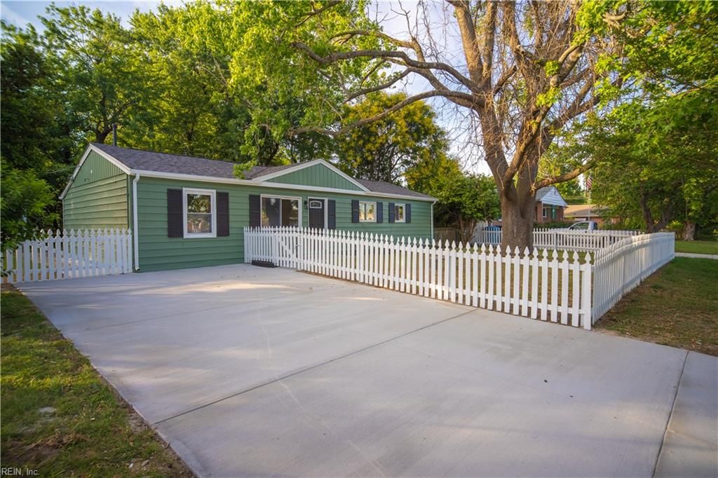 Photo of 4720 Whistler Lane, Virginia Beach, VA 23455 (MLS # 10638249)
