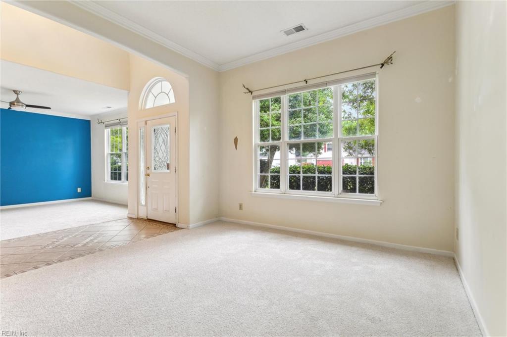 109 Lenora CV