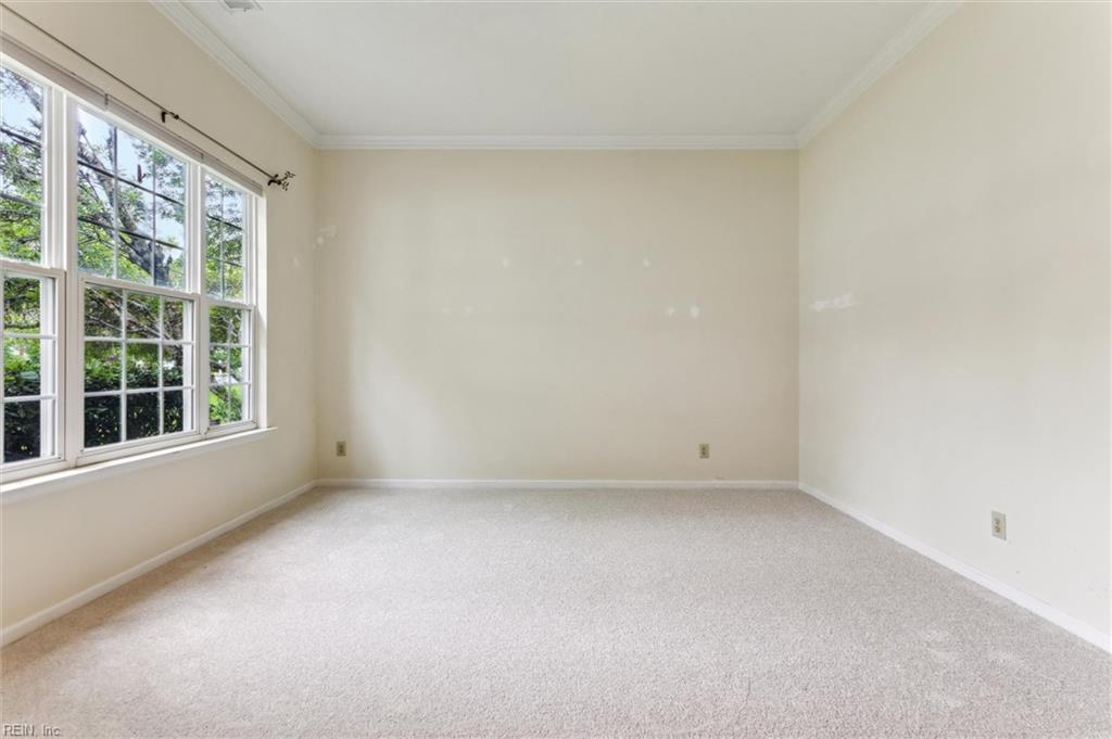 109 Lenora CV