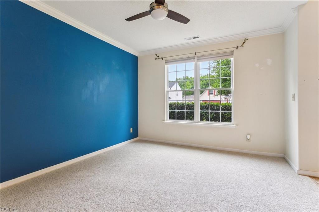 109 Lenora CV
