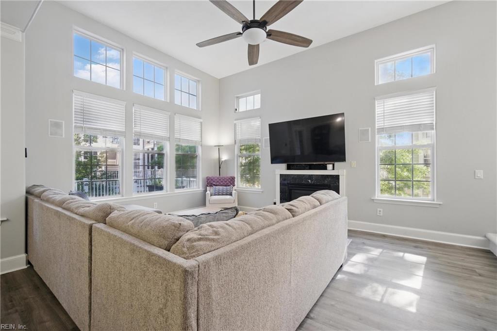 3009 Bay Shore LN