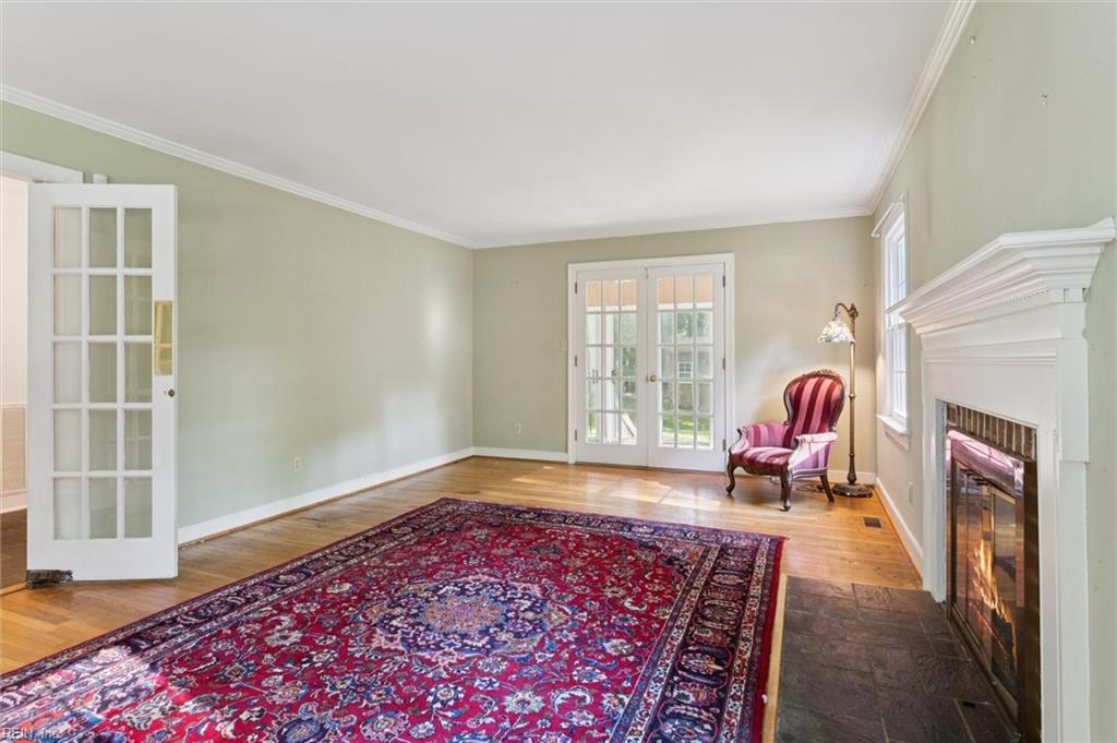 206 Crittenden LN