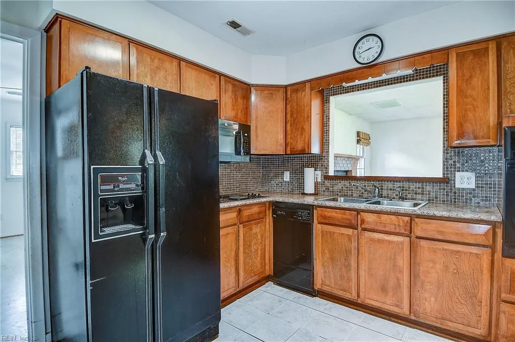 Virginia Beach, Virginia 23451, United States, 3 Bedrooms Bedrooms, ,2 BathroomsBathrooms,Residential,Pending,182012