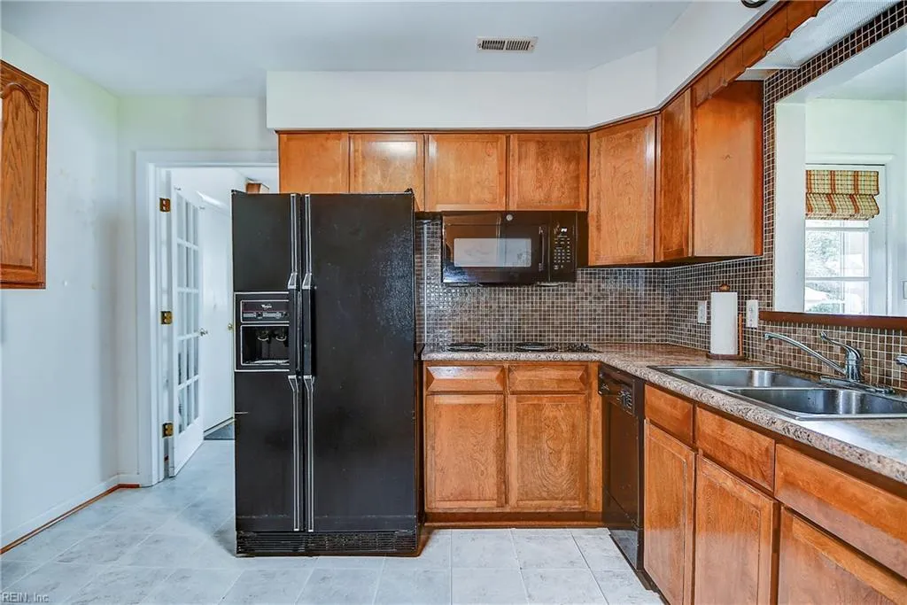 Virginia Beach, Virginia 23451, United States, 3 Bedrooms Bedrooms, ,2 BathroomsBathrooms,Residential,Pending,182012