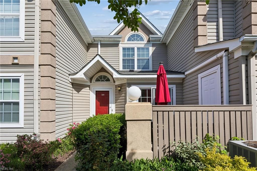 Photo of 309 Queens Crescent, Williamsburg, VA 23185 (MLS # 10630142)