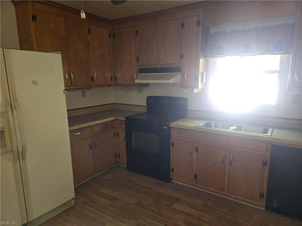 Photo of 108 Londonshire Terrace, Hampton, VA 23666 (MLS # 10650584)
