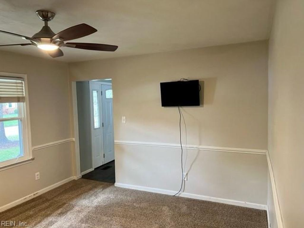 Photo of 828 Moffat Lane, Virginia Beach, VA 23464 (MLS # 10632986)