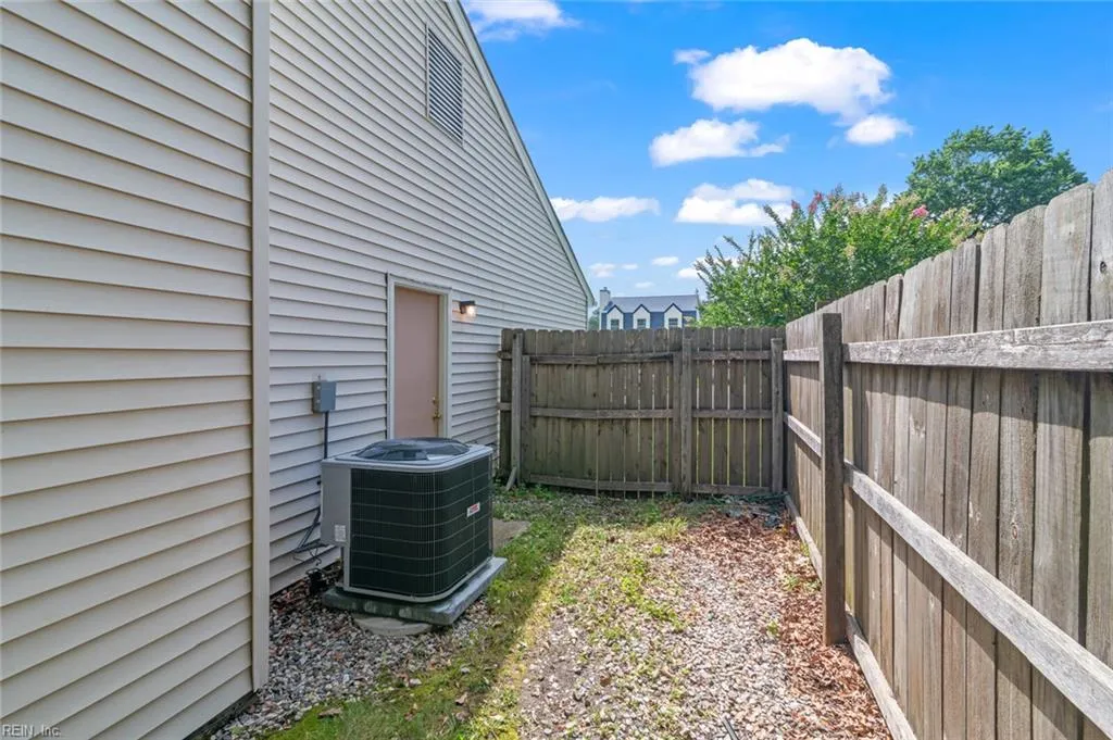 Hampton, Virginia 23666, United States, 3 Bedrooms Bedrooms, ,2 BathroomsBathrooms,Residential,Active,155758