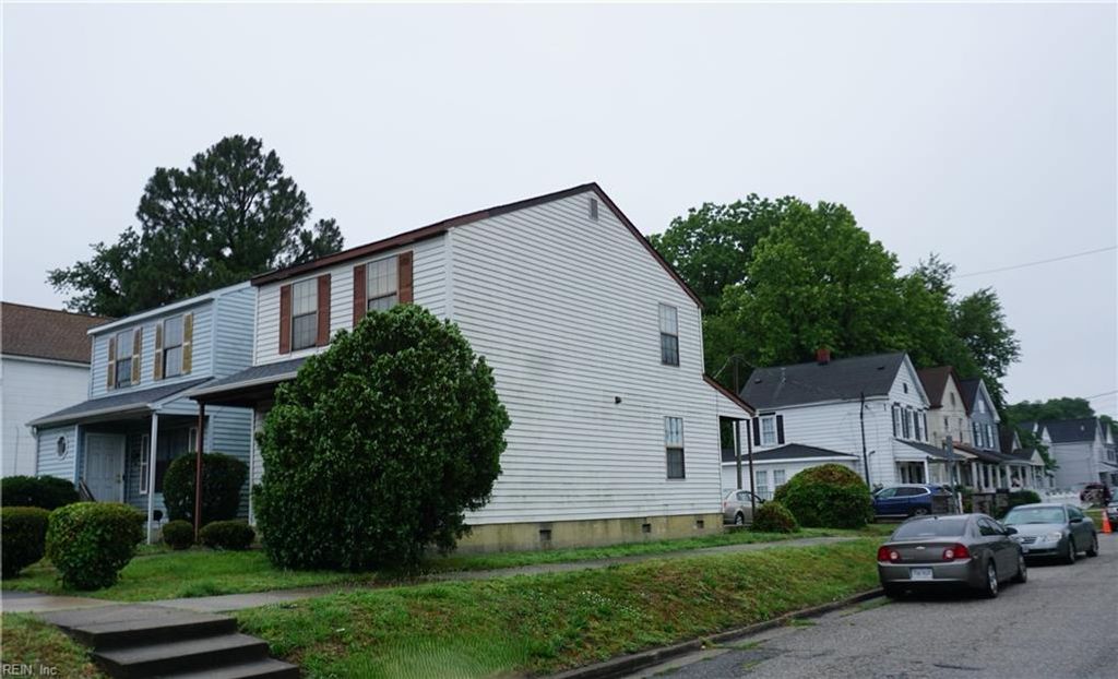 Photo of 2015 Marshall Avenue, Newport News, VA 23607 (MLS # 10637296)