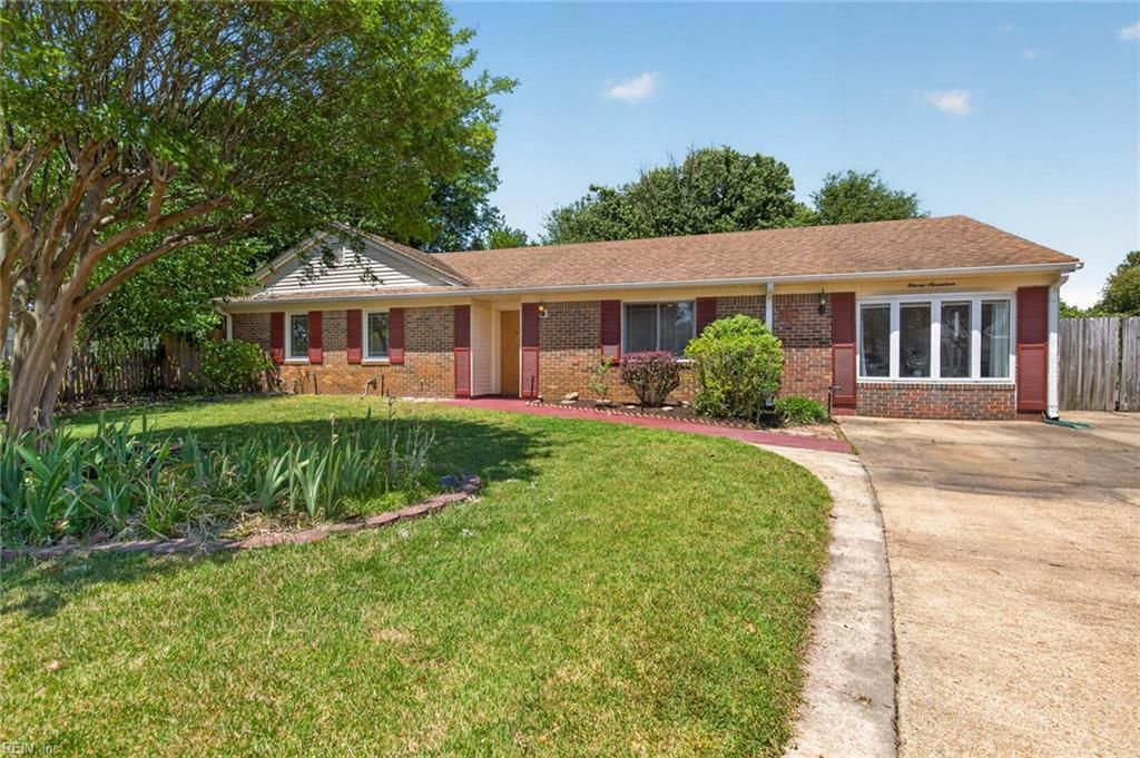 Photo of 1117 Camelot Court, Chesapeake, VA 23323 (MLS # 10635113)