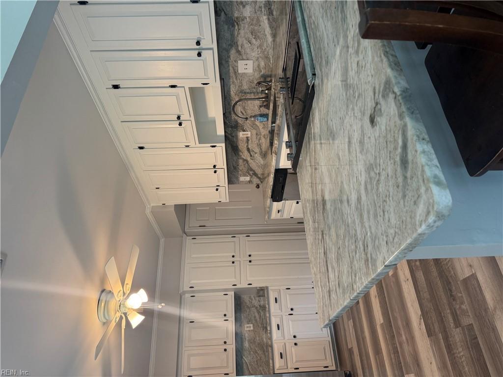 401 Midlothian SQ