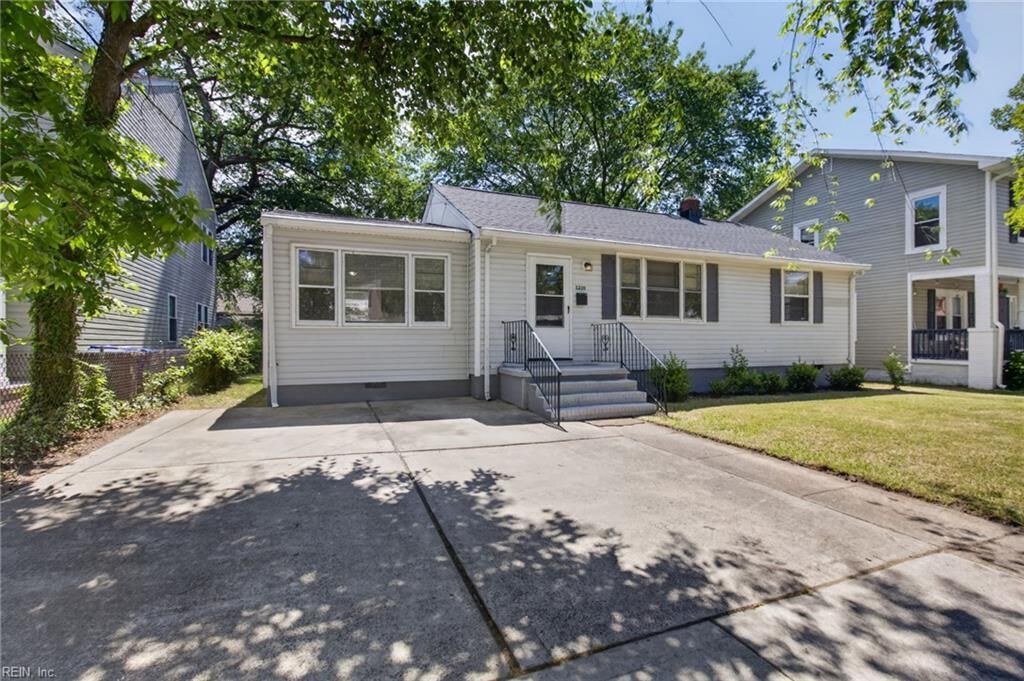 Photo of 3220 Lens Avenue, Norfolk, VA 23509 (MLS # 10635271)
