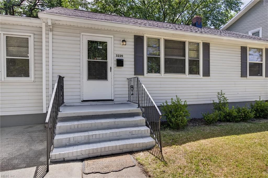 Photo of 3220 Lens Avenue, Norfolk, VA 23509 (MLS # 10635271)