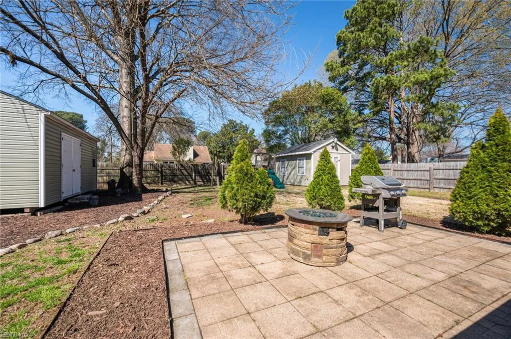 Virginia Beach, Virginia 23464, United States, 4 Bedrooms Bedrooms, ,3 BathroomsBathrooms,Residential,Pending,106859