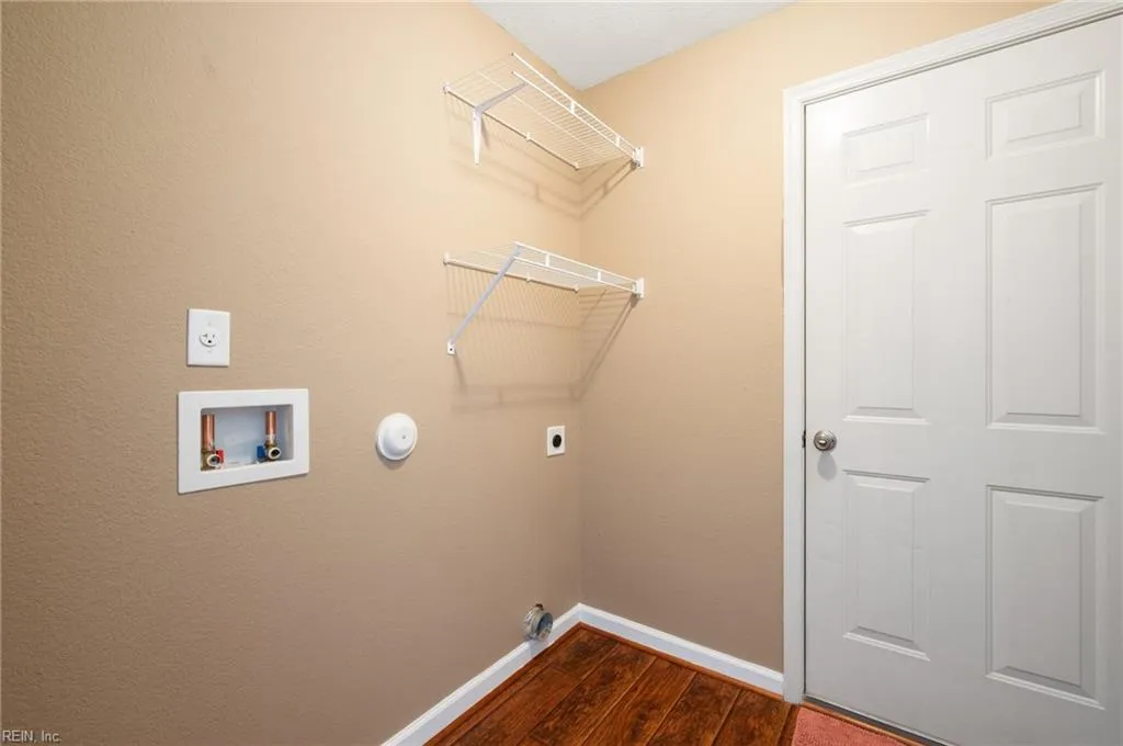 Virginia Beach, Virginia 23464, United States, 4 Bedrooms Bedrooms, ,3 BathroomsBathrooms,Residential,Pending,106859