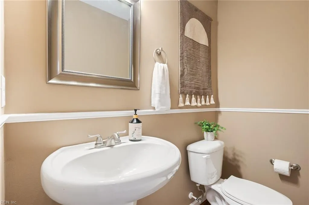 Virginia Beach, Virginia 23464, United States, 4 Bedrooms Bedrooms, ,3 BathroomsBathrooms,Residential,Pending,106859