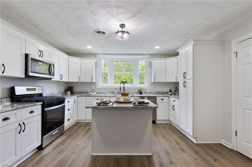 1403 Alfred LN
