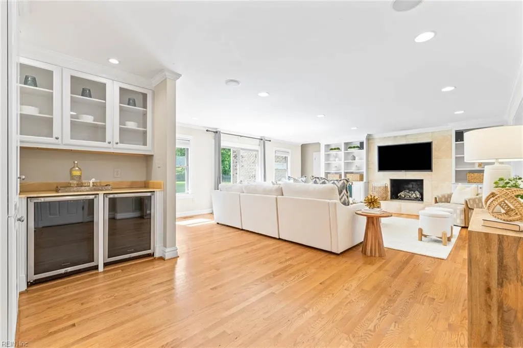 Virginia Beach, Virginia 23454, United States, 4 Bedrooms Bedrooms, ,5 BathroomsBathrooms,Residential,Active,135581