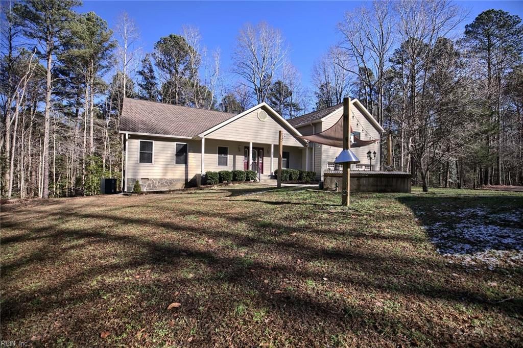 Photo of 7056 Hunters Pointe Drive, Gloucester, VA 23061 (MLS # 10617357)