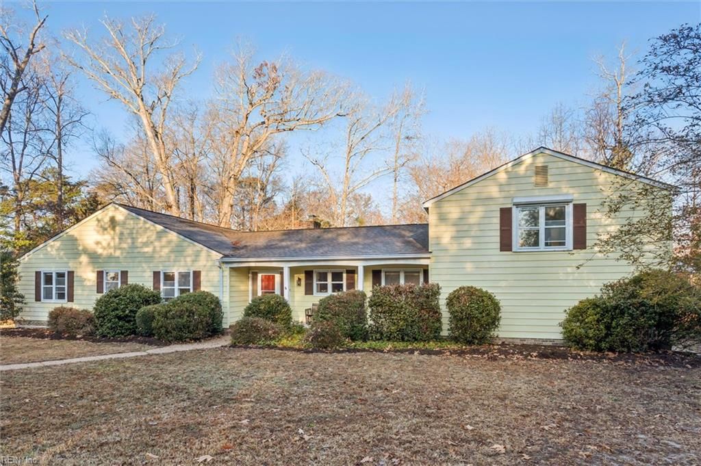 Photo of 5 West Circle, Williamsburg, VA 23185 (MLS # 10616348)