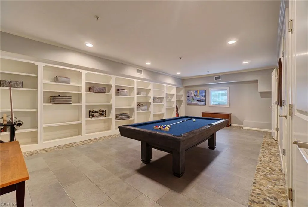 Norfolk, Virginia 23510, United States, 5 Bedrooms Bedrooms, ,5 BathroomsBathrooms,Residential,Pending,140828