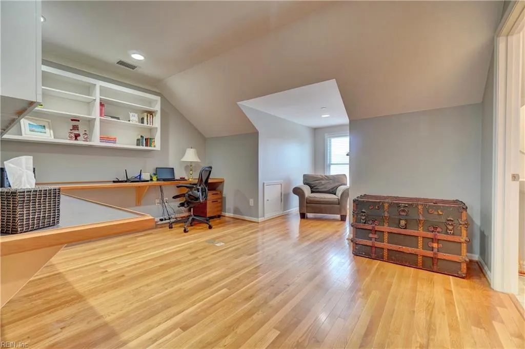 Norfolk, Virginia 23510, United States, 5 Bedrooms Bedrooms, ,5 BathroomsBathrooms,Residential,Pending,140828