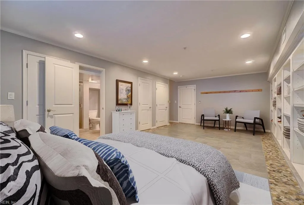 Norfolk, Virginia 23510, United States, 5 Bedrooms Bedrooms, ,5 BathroomsBathrooms,Residential,Pending,140828