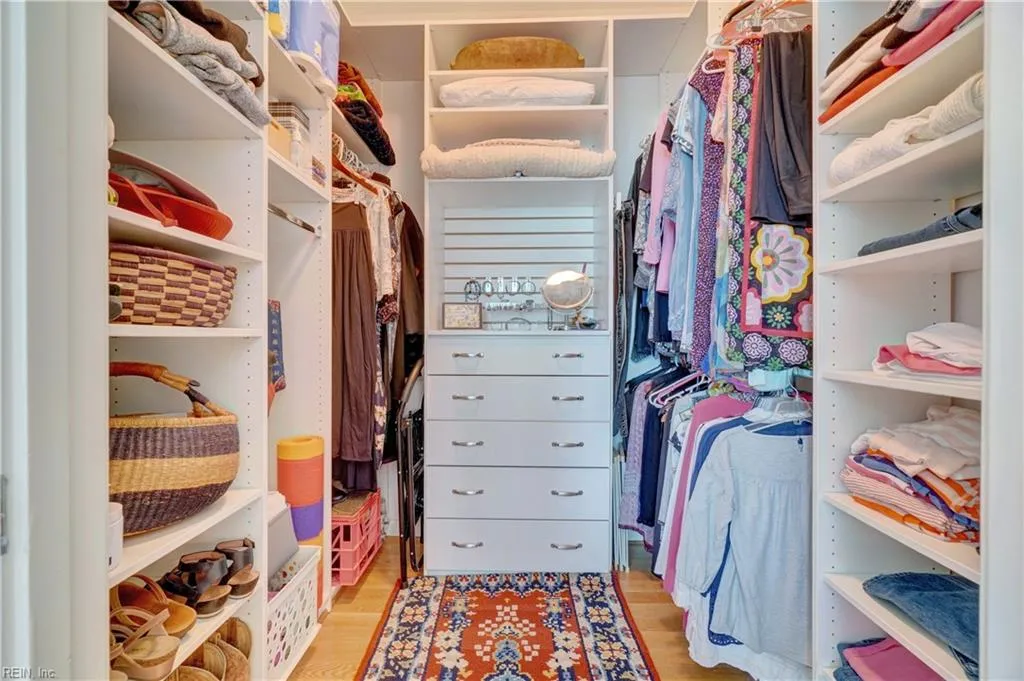 Norfolk, Virginia 23510, United States, 5 Bedrooms Bedrooms, ,5 BathroomsBathrooms,Residential,Pending,140828