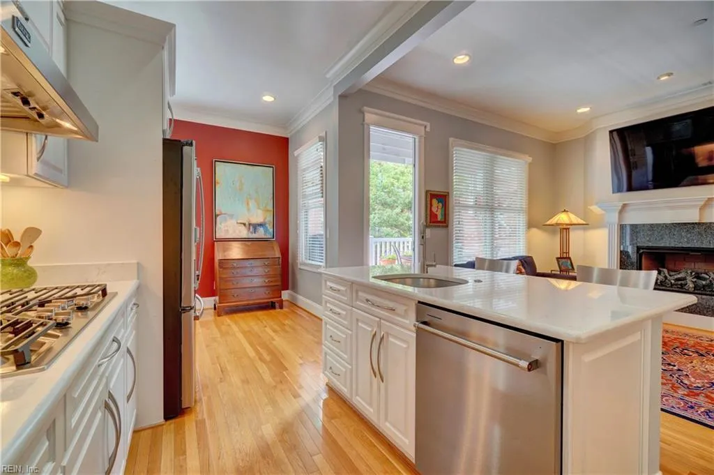 Norfolk, Virginia 23510, United States, 5 Bedrooms Bedrooms, ,5 BathroomsBathrooms,Residential,Pending,140828