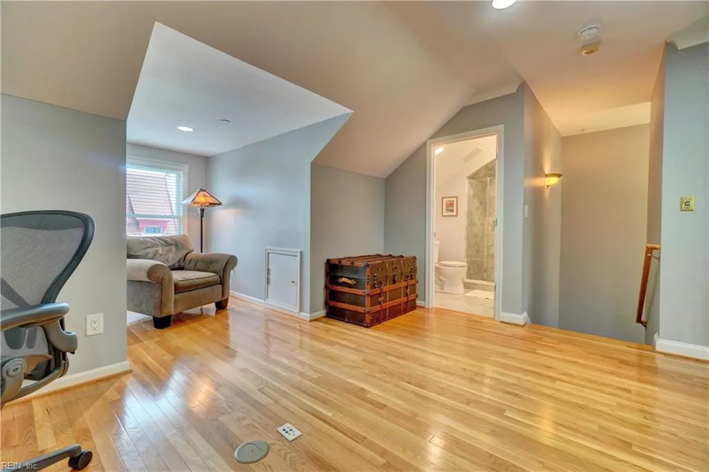 Norfolk, Virginia 23510, United States, 5 Bedrooms Bedrooms, ,5 BathroomsBathrooms,Residential,Pending,140828