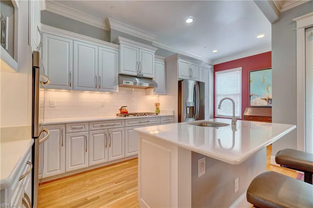 Norfolk, Virginia 23510, United States, 5 Bedrooms Bedrooms, ,5 BathroomsBathrooms,Residential,Pending,140828