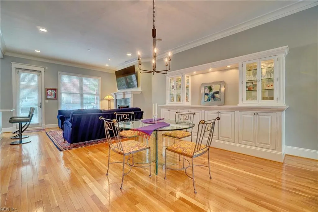 Norfolk, Virginia 23510, United States, 5 Bedrooms Bedrooms, ,5 BathroomsBathrooms,Residential,Pending,140828