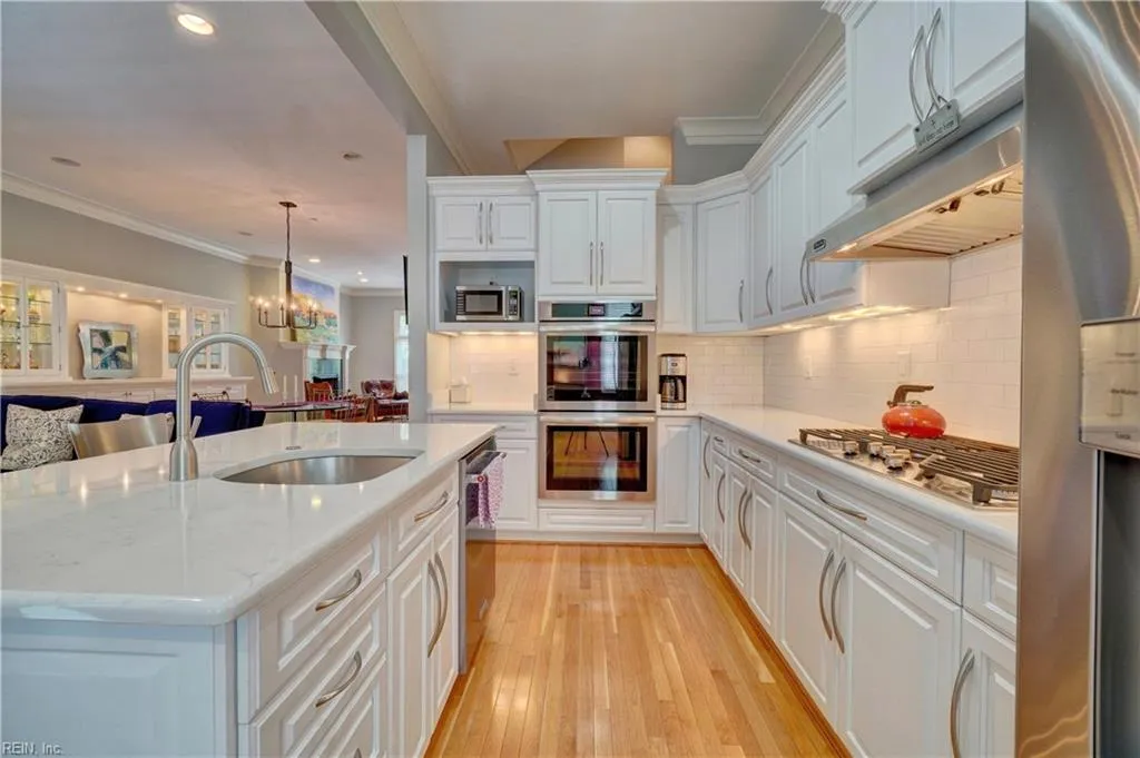 Norfolk, Virginia 23510, United States, 5 Bedrooms Bedrooms, ,5 BathroomsBathrooms,Residential,Pending,140828