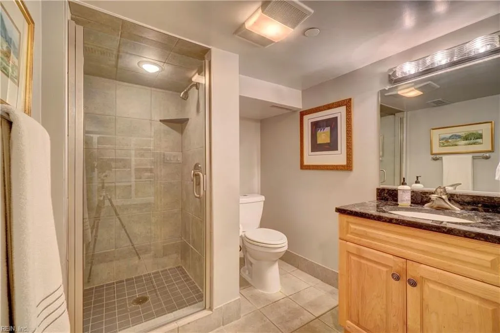 Norfolk, Virginia 23510, United States, 5 Bedrooms Bedrooms, ,5 BathroomsBathrooms,Residential,Pending,140828