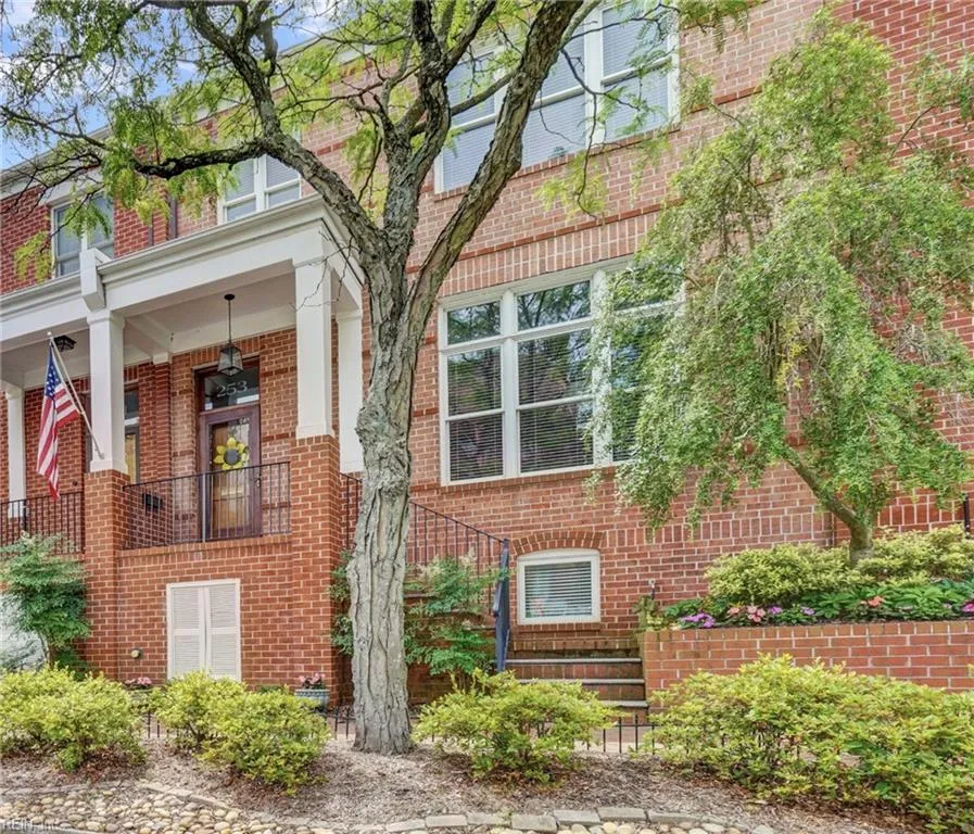 Norfolk, Virginia 23510, United States, 5 Bedrooms Bedrooms, ,5 BathroomsBathrooms,Residential,Pending,140828