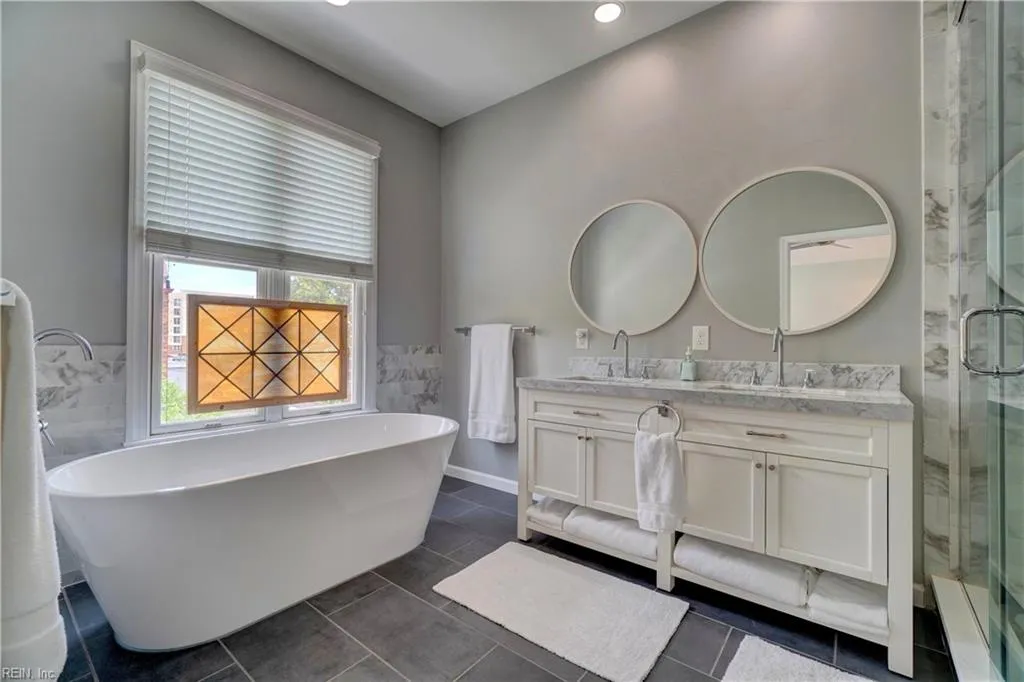 Norfolk, Virginia 23510, United States, 5 Bedrooms Bedrooms, ,5 BathroomsBathrooms,Residential,Pending,140828