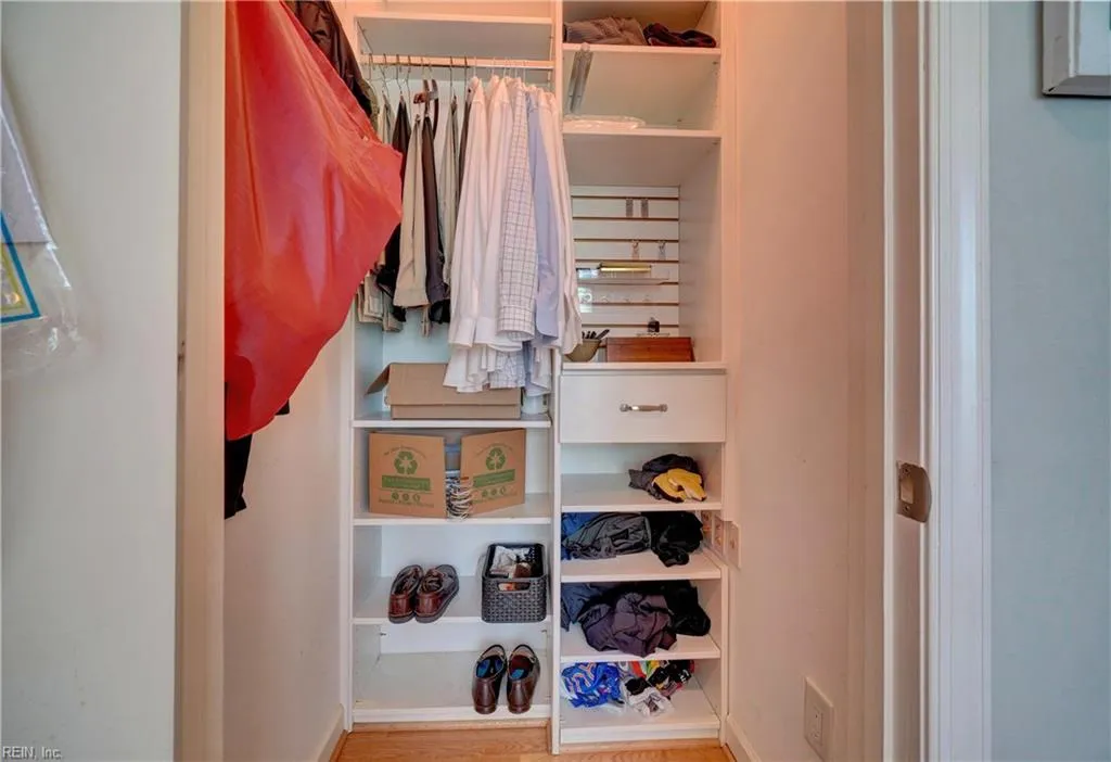 Norfolk, Virginia 23510, United States, 5 Bedrooms Bedrooms, ,5 BathroomsBathrooms,Residential,Pending,140828