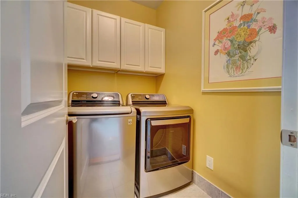 Norfolk, Virginia 23510, United States, 5 Bedrooms Bedrooms, ,5 BathroomsBathrooms,Residential,Pending,140828