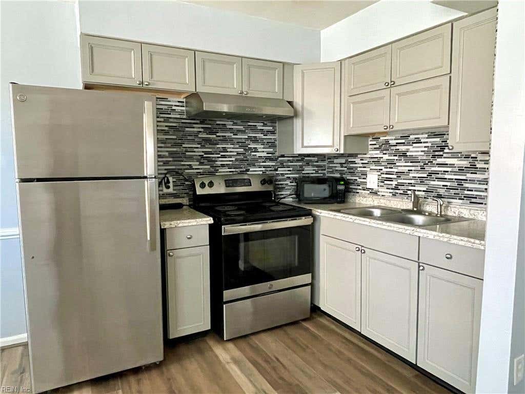 Photo of 2100 Arctic Ave Avenue #14, Virginia Beach, VA 23451 (MLS # 10648255)