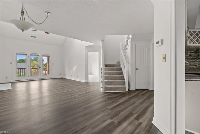 302 Mainsail Drive Unit 15, photo 5 of 37