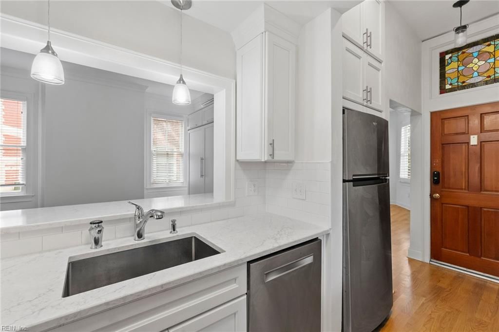 Photo of 407 Warren Crescent #1, Norfolk, VA 23507 (MLS # 10627422)