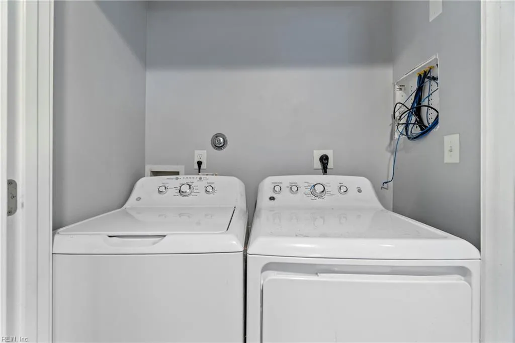 Norfolk, Virginia 23502, United States, 4 Bedrooms Bedrooms, ,2 BathroomsBathrooms,Residential,Pending,108642