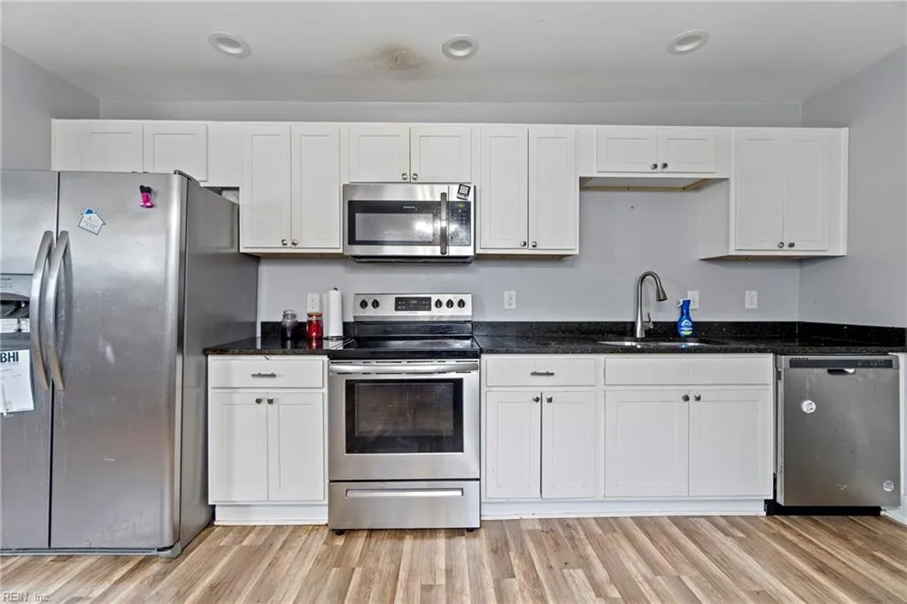 Norfolk, Virginia 23502, United States, 4 Bedrooms Bedrooms, ,2 BathroomsBathrooms,Residential,Pending,108642