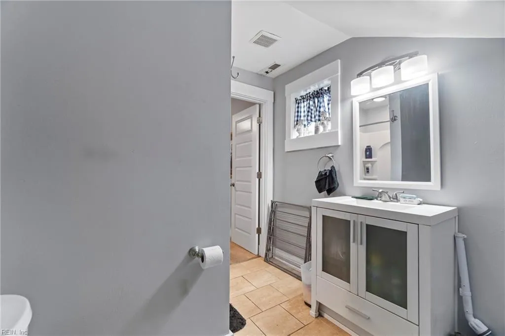 Norfolk, Virginia 23502, United States, 4 Bedrooms Bedrooms, ,2 BathroomsBathrooms,Residential,Pending,108642